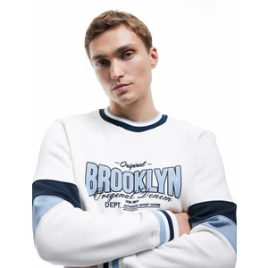 Şardonlu Uzun Kollu Bisiklet Yaka Renk Bloklu Kolej Baskılı Sweatshirt