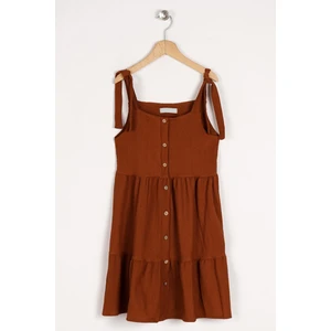 Kız Çocuk Kahverengi Renkli Askılı Ön Düğme Detaylı Elbise