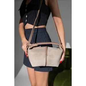 %100 Hakiki Süet Deri Fermuarlı Kapama ve Uzun Askı Detaylı Kadın El ve Omuz Çantası