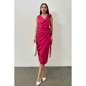 Zıshan Saten Gül Aksesuarlı Kuşak Bağlamalı Degaje Yaka Şık Parlak Gece Abiye & Elbise 002