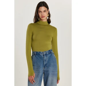 Kadın Regular Fit Klasik Kesim Viskon Kumaş Balıkçı Yaka Yeşil Bluz 