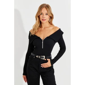 Kadın Siyah Fermuarlı Madonna Yaka Bluz EY2559