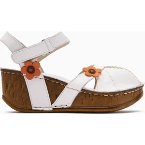 Hakiki Deri Katlyn Beyaz Çiçek Detaylı Burnu Kapalı Dolgu Topuklu Sandalet