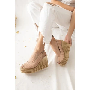 Kadın Dolgu Topuklu Sandalet