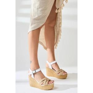 Margo Beyaz Çapraz Hasır Bantlı Dolgu Topuklu Sandalet