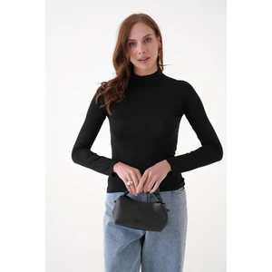 Uzun Kollu Dik Yaka Boğazlı Body/bluz