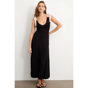 Kadın Siyah Omuz Fiyonklu V Yaka Midi Elbise EY3091