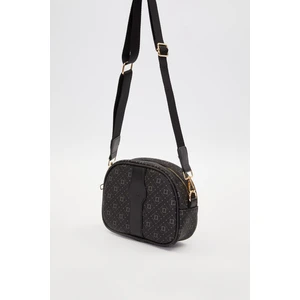 Siyah Dikey Şerit Detatylı Omuz Çantası