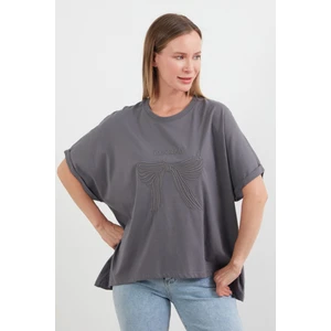 Yazı ve Fiyonk Nakışlı Oversize Tişört