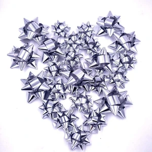 Gümüş Metalik Kendinden Yapışkanlı Fiyonk Yıldız Rafya Hediye Paketi Süsü 10 Adet