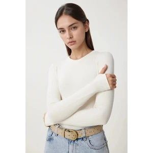Kadın Beyaz Bisiklet Yaka Parmak Geçirme Detaylı Body/bluz