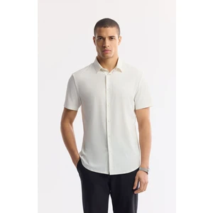 Avva Erkek Beyaz Klasik Yaka Kırışmaz Teknik Kumaş Kısa Kol Comfort Fit Gömlek A51Y2141