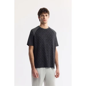 Avva Erkek Siyah Bisiklet Yaka Desenli Teknik Kumaş Regular Fit T-Shirt A51Y1160