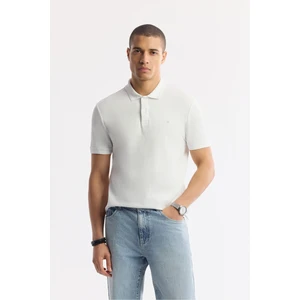 Erkek Beyaz Regular Fit %100 Pamuk Hızlı Kuruyan Kıvrılmayan Polo Yaka T-Shirt B001032