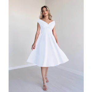 Kruvaze Yaka Midi Boy Beyaz Düşük Omuzlu Eteği Volanlı Kloş Çan Modeli Elbise Nişan Nikah Dış Çekim