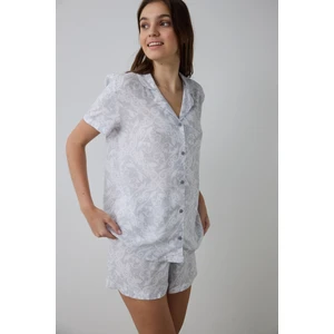 Açık Gri Roses Gömlek Yakalı Kısa Kollu Şortlu Pijama Takımı