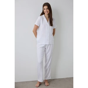 Optik Beyaz Aria Saten Gömlek Yaka Kısa Kollu Pijama Takımı