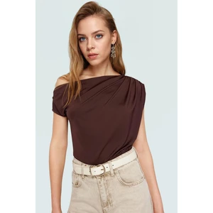 Asimetrik Yaka Kısa Kollu Bluz Esnek Örme Kumaş Zarifane Tasarım Uzun Ömürlü Rahat ve Şık