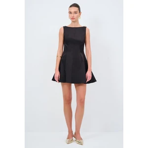Moda Tutkusu Kolsuz Saten Elbise