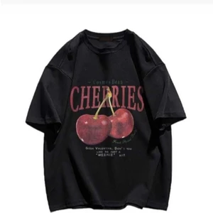 Malkocbey Cherrıes Baskılı Oversize Basic O Yaka T-Shirt