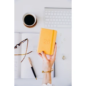Matt Notebook 2026 Yılı Lastikli Günlük Cep Ajandası 12 Aylık Sarı