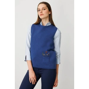 Kadın Sıfır Yaka Cep Üstü Çiçek Nakışlı Yün Süveter Mavi