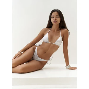 Mutia Bağcıklı Parlak Beyaz Bikini Üstü