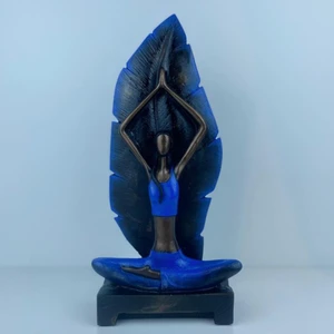 Yaprak Armonisinde Zen Kadın - Dekoratif Masa Üstü Biblo 30 x 14 cm