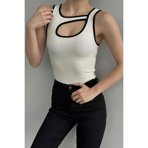 Kadın Ekru Siyah Şeritli Cut Out Detay Atlet