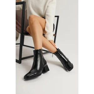 Deyana Siyah Kırışık Rugan Fermuar Aksesuarlı Bot