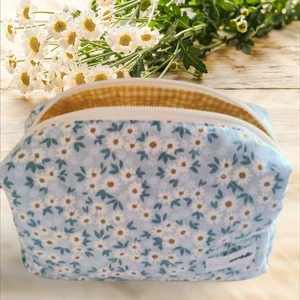 Boncuk Mavi Kapitone Papatya Desenli Taşınabilir Makyaj Çantası