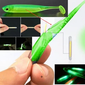 Içine Fosforlu Glow Çubuk Işık Takılabilen Neon Uv – Fosforlu Glow Yeşil Silikon Balık 1 Adet 7cm Silikon Yem + 1 Adet Glow Çubuk