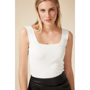 Kadın Beyaz Kare Yaka Triko Crop Bluz BLZ1018