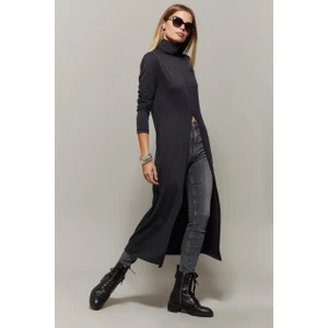 Kadın Antrasit Balıkçı Yaka Uzun Yırtmaçlı Tunik EY1150