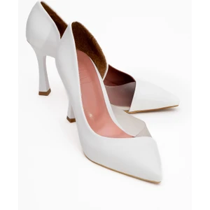 Kadın Beyaz Topuklu Ayakkabı PU Malzeme Düz Taban 9 cm Yükseklikle Şık Tasarım