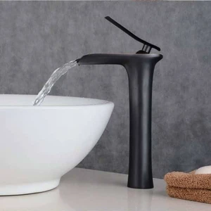 Şelale Uzun Siyah Çanak Lavabo Bataryası