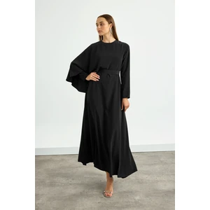 Siyah Pelerin Detaylı Elbise