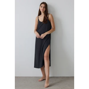 Siyah Çizgili V Yaka Ayarlanabilir Askılı Gecelik