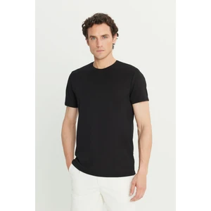 Pamuklu Slim Fit Dar Kesim Bisiklet Yaka Tişört