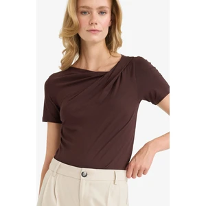 Slim Fit Dar Kesim Kayık Yaka Kısa Kollu Tişört