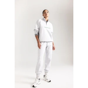 DeFactoFit Sporcu Jogger Eşofman Altı Standart Fit Standart Boy Beli Paçası Lastikli Cepli Bağcıklı D1706AX24AU