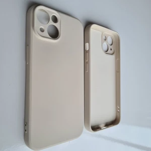 More Gsm  iPhone 13 ile Uyumlu Kamera Korumalı Lansman Içi Kadife Silikon Kılıf - Krem