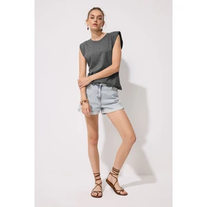 Omuz Vatkalı Kolsuz T-Shirt