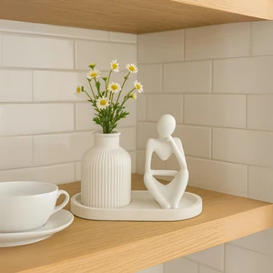 El Yapımı 3 Parça Dekoratif Set – Modern Insan Figürü Heykel ve Çizgili Vazo – Minimalist Masaüstü Dekor