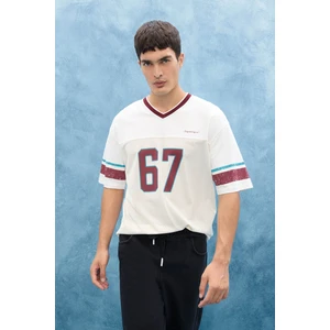 Boxy Fit V Yaka Baskılı Kısa Kollu Tişört F8356AX25HS