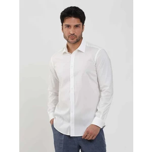 Beyaz Erkek Slim Fit Düz Klasik Yaka Uzun Kol Gömlek