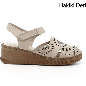 Kadın Bej Cırt Bantlı Dolgu Topuk Hakiki Deri Sandalet