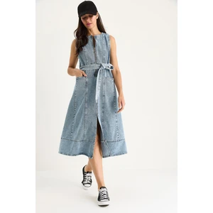 Kadın Önü Fermuarlı Torba Cepli Kuşaklı Denim Elbise