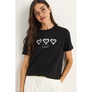 Kadın Taşlı Kalp Aksesuarlı Normal Kalıp Pamuklu T-Shirt