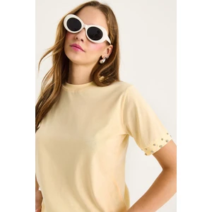 Kadın Kolları Taş Işlemeli Tshirt